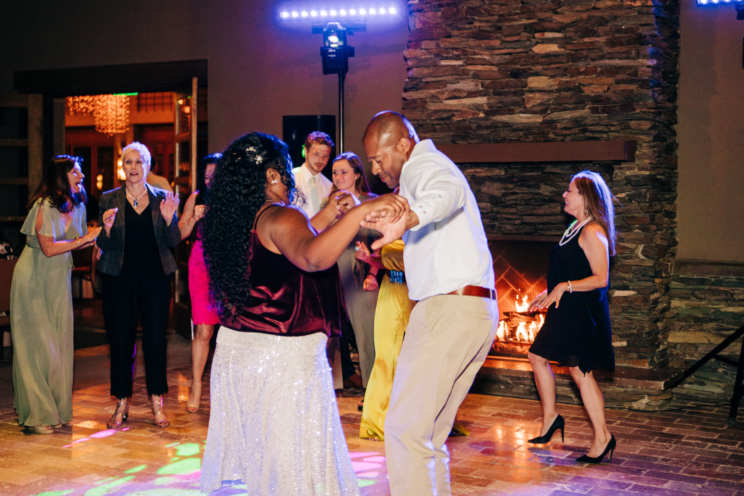 Tucson-wedding-photographer---Ritz-Carlton-At-Dove-Mountain-Wedding---Wedding-Guests-Dancing